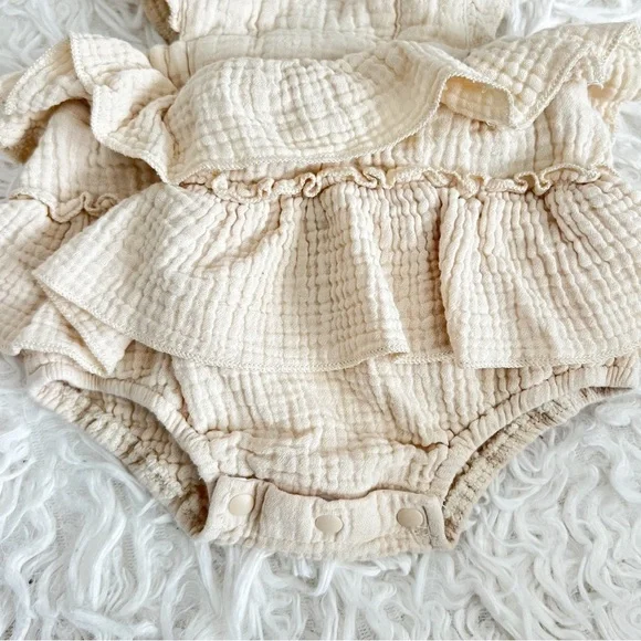 SHEIN Baby Girls Cream Tiered Ruffle Romper, Size 0-3M - Picture 4 of 7